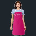 Fuchsia Pink Chic Elegant Skriptname Schürze<br><div class="desc">Sie Liebe eine personalisierte Schürze,  während sie diese Goodies backt,  köstliche Geschirr kocht oder mit ihren Pflanze arbeitet. Ein perfektes Geschenk,  um ihre Talente zu fördern. Weiße Schrift für den Namen mit langen Schwänzen Verzierungen auf Fuchsia rosa.</div>