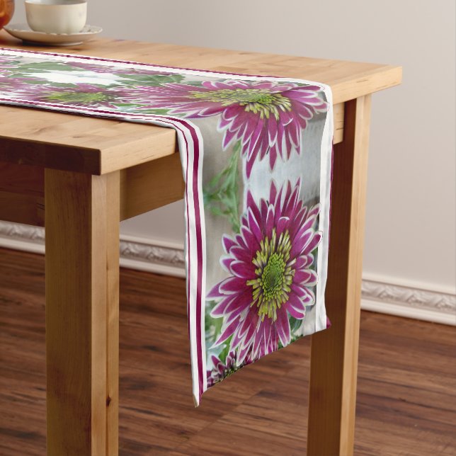 Fuchsia Pink Chrysanthemums Collage Table Runner Großer Tischläufer (Beispiel)