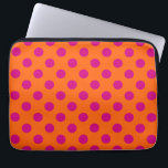 Fuchsia-Polka-Punkte auf Orange Laptopschutzhülle<br><div class="desc">Fuchsia-Polka-Punkte auf Orange</div>