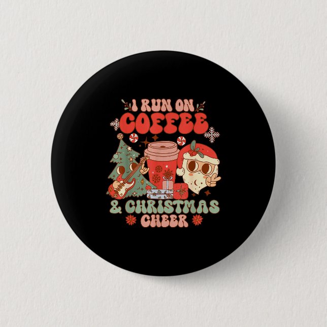 Fueled By Coffee &amp; Christmas Cheer Funny Coffe Button (Vorderseite)