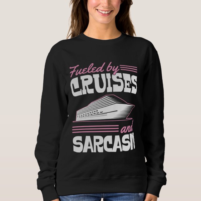 Fueled By Cruises And Sarcasm Sassy Cruise Family  Sweatshirt (Vorderseite)