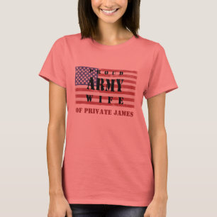 Füge den Namen deines Mannes stolz Army Frau Shirt