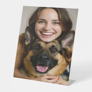 Fügen Sie ein Deutscher Schäferhund-Foto hinzu Per Sockelschild