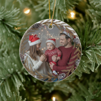 Fügen Sie etwas hinzu Unser erstes Weihnachten zus Keramik Ornament
