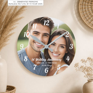 Fügen Sie Ihr eigenes Paar-Foto zum 1. Hochzeitsta Runde Wanduhr