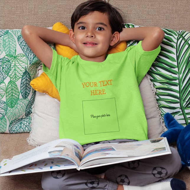 Fügen Sie Ihr Foto hinzu, Niedliche Farbkids-Jugen T-Shirt (Von Creator hochgeladen)