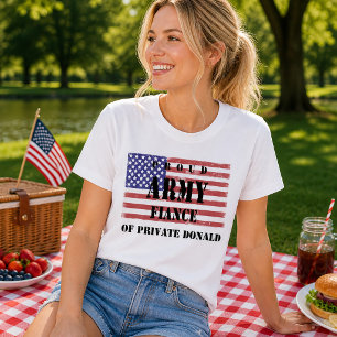 Fügen Sie Ihr Verlobte Name Proud Army Finace Shir T-Shirt