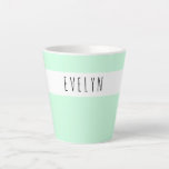 Fügen Sie Ihren Namen Skinny Schriftart Typografy  Milchtasse<br><div class="desc">Personalisierte,  latte Tasse mit trendigem,  magerem Schriftart und minimalistischem Design. Die Vorlage ist Set für Sie,  um Ihren Namen in whimsical Typografie in Schwarz-Weiß hinzuzufügen. Ein einfaches und elegantes Design in hübschem Minzgrün oder,  wenn Sie es vorziehen,  können Sie die Hintergrundfarbe ändern. (wenn Sie Hilfe benötigen).</div>
