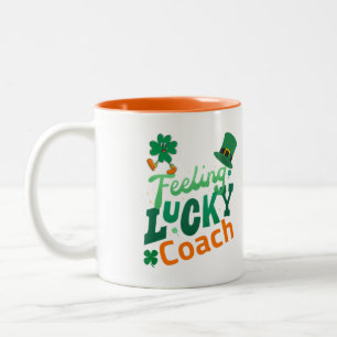 Fühle mich glücklich Coach lustiger irischer Beche Zweifarbige Tasse