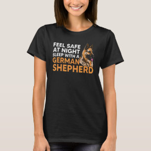 Fühlen Sie sich beim Nachtschlafen beim Hund der d T-Shirt