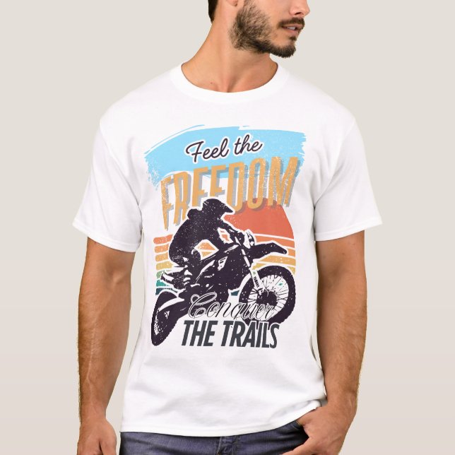 Fühlen Sie sich die Freiheit Black Rider Red Sunse T-Shirt (Vorderseite)