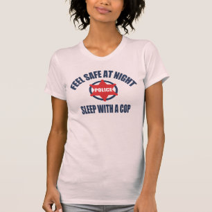Fühlensicheres am Nachtschlaf mit einem Poliziste T-Shirt