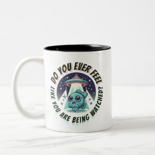 Fühlst du dich beobachtet? Fisch Zweifarbige Tasse