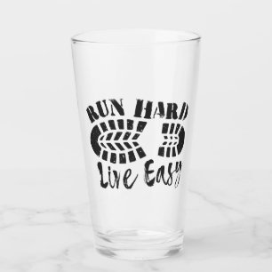 Führen Sie hart, leben Sie einfach Glas