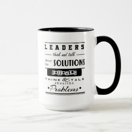 Führungskräfte denken und sprechen über Lösungen Tasse