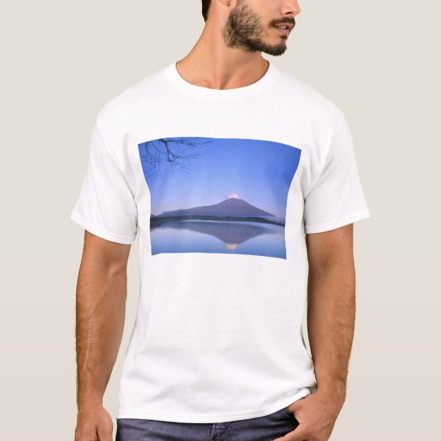 Fuji aus dem Motosu-See, Yamanashi, Japan T-Shirt (Vorderseite)