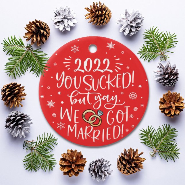 Fun 2022 sind zum Kotzen, aber wir got verheiratet Keramik Ornament (Von Creator hochgeladen)