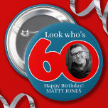 Fun 60. rot & blau fügen Sie Ihr eigenes Foto und  Button<br><div class="desc">Ein lustiges 60. Geburtstag Foto Button-Taste Abzeichen in rot und blau. Für Sie konzipiert,  um im Foto Ihres 60. Geburtstagsempfängers aus der Vergangenheit oder ein aktuelles lustiges Foto mit Ihrer eigenen Wortwahl oder Namen hinzuzufügen. Ein lustiges Geschenk für einen sechzigsten Geburtstag. Von Sarah Trett für www.mylittleeden.com erstellt</div>