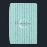 Fun Aquamarin Türkis Blue Glitzer Streifen Monogra iPad Mini Hülle<br><div class="desc">Fun Aquamarin Türkis Blue Glitzer Streifen Monogram Abdeckung mit aquamarinen blauen Imitate Glitzer Streifen und Platz für Ihre benutzerdefinierte Monogramm und Name. Einfach mit Text, Schriftart und Farben anpassen. Erstellt von Zazzle pro Designer BK Thompson © exklusiv für Cedar und String; bitte kontaktieren Sie uns, wenn Sie Hilfe benötigen, Fragen...</div>