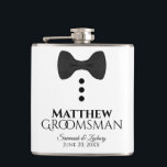 Fun Black Bow Krawatte Tuxedo Trauzeuge Hochzeit Flachmann<br><div class="desc">Diese lustigen Spirituosenflaschen sind speziell für die Trauzeugen entworfen worden. Sie zeichnen sich durch ein lustiges Design einer schwarzen Krawatte aus, mit drei Tasten auf weißem Hintergrund, die die Idee eines Tuxedo beschwören. Der Text lautet "Trauzeuge" und hat Platz für seinen Namen sowie das Hochzeitspaar & Datum. Perfekte Gunst oder...</div>