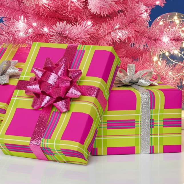 Fun Bright Tartan Plaid Hot Pink Christmas Geschenkpapier (Unique bright colorful hot pink and green Christmas wrapping paper. Tartan with a twist! )