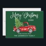 Fun Calligrafy Vintag Truck Tree Weihnachtsgrün Feiertagskarte<br><div class="desc">Modern Fun Calligrafy Script Wasserfarbe Vintager roter Lkw mit Weihnachtsbaum - Frohe Weihnachtskarte - Forest Green Hintergrund</div>