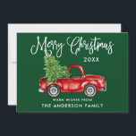 Fun Calligrafy Vintag Truck Tree Weihnachtsgrün Feiertagskarte<br><div class="desc">Modern Fun Calligrafy Script Wasserfarbe Vintager roter Lkw mit Weihnachtsbaum - Frohe Weihnachtskarte - Forest Green Hintergrund</div>