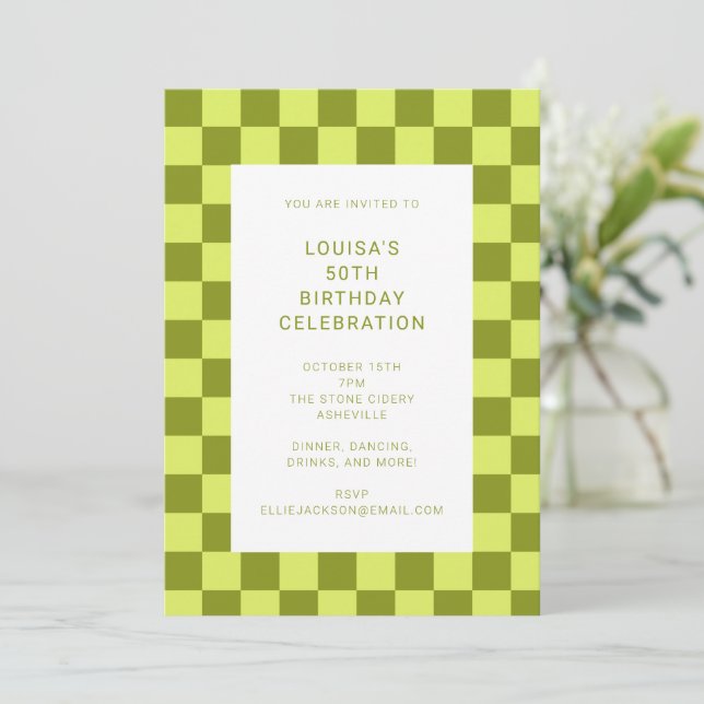Fun Checkerboard Olive Limon Geometric Geburtstag Einladung (Stehend Vorderseite)