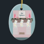 Fun Disco Pink Custom Christmas Keramik Ornament<br><div class="desc">Ein tolles,  individuelles Ornament für Ihre lustige Familie! Dieses Ornament umfasst einen Mantel mit rosa Bottlebürstenbäumen,  Diskobällen und Strümpfen. Der Familienname auf der Vorderseite und das Jahr auf der Rückseite kann mit der Personalisierungsfunktion angepasst werden.</div>