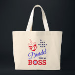 Fun Dreidel wie ein Boss Hanukkah Jumbo Stoffbeutel<br><div class="desc">Spaß, stylish DREIDEL WIE EINE BOSS Hanukkah Große Tote Tasche entworfen mit rot dreidel und blau, Marine und rot Typografie. In der rechten oberen Ecke können Sie die Namen der vier dreidimensionalen Seiten in einem Wortpuzzle-Format lesen (HEI kann bei Bedarf in HEY oder HAY geändert werden). In der O von...</div>