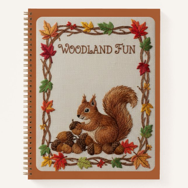 Fun Embroidered Squirrel & Acorns Fall Foliage Notizbuch (Vorderseite)