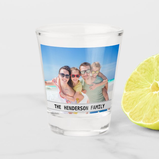 Fun Family Foto Monogram Shot Glass Schnapsglas (Vorderseite)