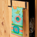 Fun farbenfrohe Monogramm erste Streifen Blüte Geschirrtuch<br><div class="desc">Niedliches Personalisiertes Initial Stripe Floral Muster Modernes Teetücher. Diese farbenfrohen Küchenhandtücher sind perfekt, um Ihre Küche farbenfroh zu gestalten. Pair es mit einer Flasche Wein und es ist ein großartiges personalisiertes Geschenk für Freunde, Familie, Mitarbeiter, Nachbarn, etc. Der benutzerdefinierte Monogrammbereich kann auf Wunsch in einen Namen oder eine lustige Phrase...</div>