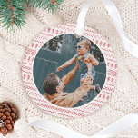 Fun festes rotes gestepptes Muster Ornament<br><div class="desc">Spaß und festliche Weihnachts-Foto-Ornament mit unserem lustigen und festlich roten Strickmuster. Passen Sie Ihr Foto auf der Vorder- und Rückseite an. Design von Moodthology Papery.</div>
