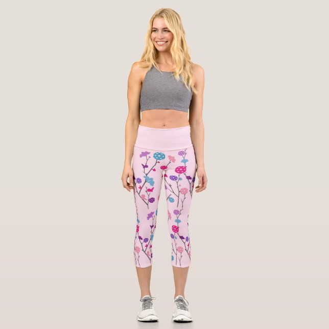 Fun Floral Pickle Ball Muster Capri Leggings (Vorderseite)