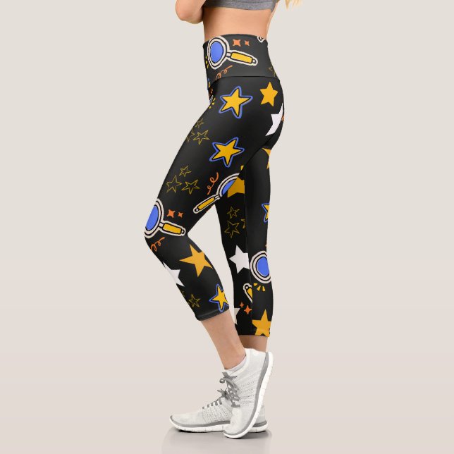 Fun handgezeichnetes Sternmuster Schwarzer moderne Capri Leggings (Links)