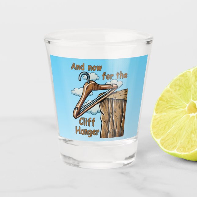 Fun Image of Cliff Hanger with Playful Wordplay Schnapsglas (Vorderseite)