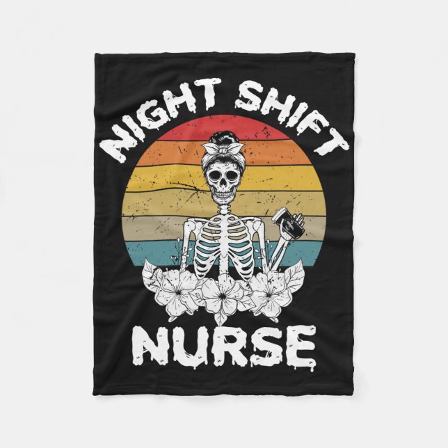 Fun Night Shift Nurse Skelett Halloween Rn Nurses Fleecedecke (Vorderseite)