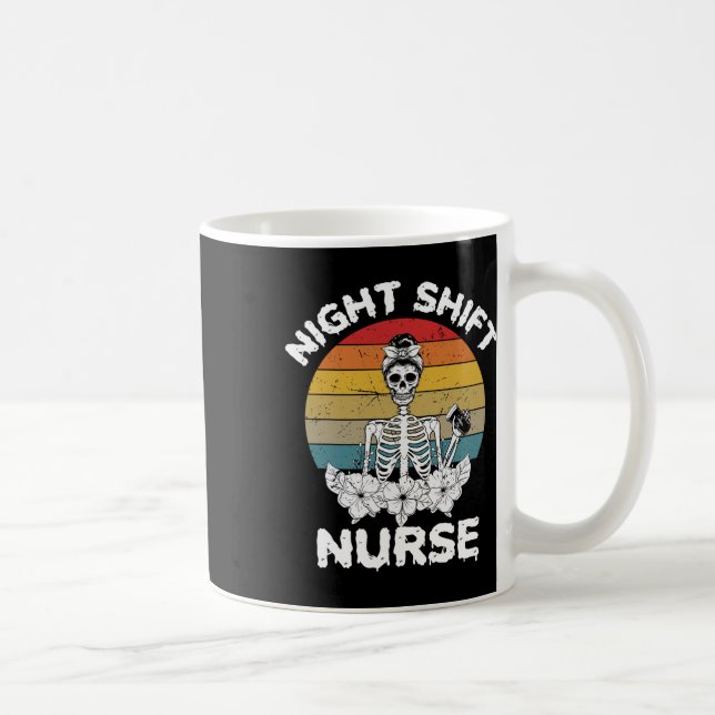 Fun Night Shift Nurse Skelett Halloween Rn Nurses Kaffeetasse (Rechts)