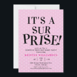 Fun Pink Es ist eine Überraschung 50. Geburtstag Einladung<br><div class="desc">Spaß Es ist eine Überraschung Pink 50. Geburtstag Einladung Ihre Gäste werden wissen,  dass dies ein besonderes Party,  wenn Sie nur auf diese Einladung!</div>