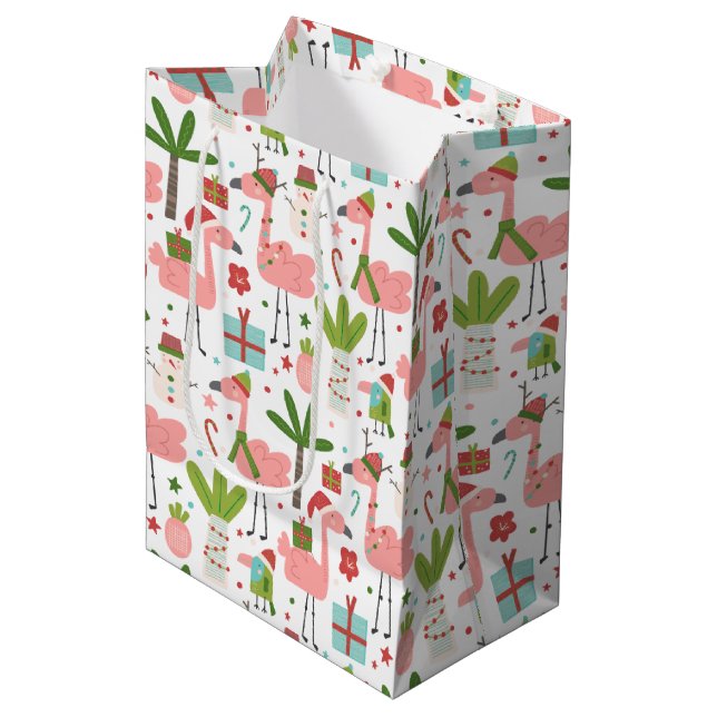 Fun Pink Flamingo Weihnachten Mittlere Geschenktüte (Vorderseite Schrägansicht)