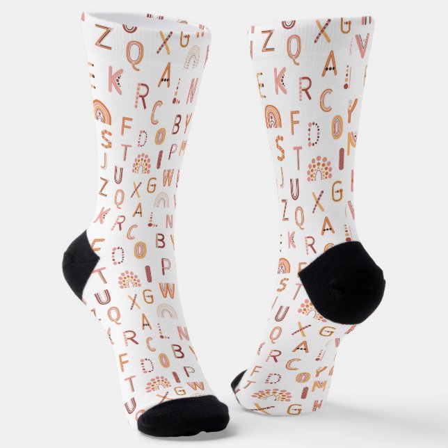 Fun Rainbow Alphabet Muster Socken (Gewinkelt)