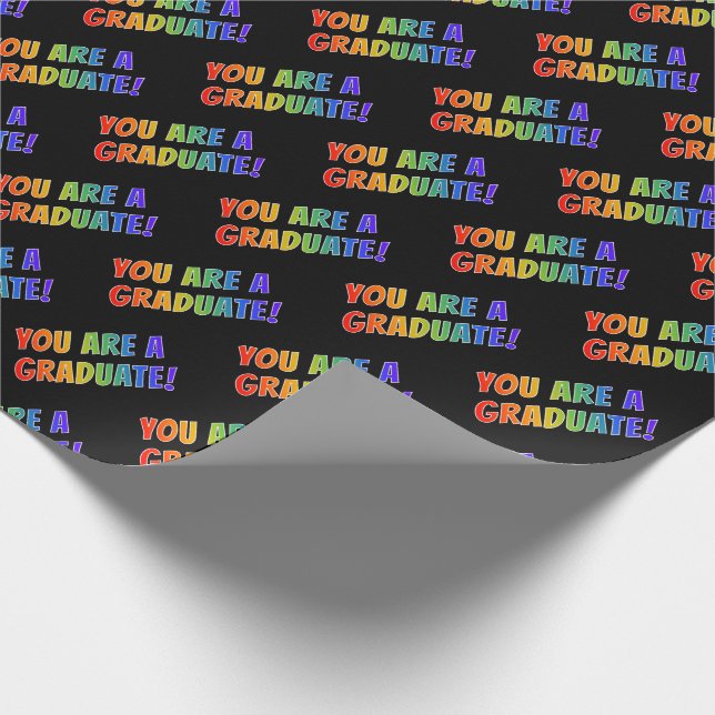 Fun Rainbow Spectrum Pattern "YOU are A GRADUATE" Geschenkpapier (Ecke)