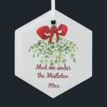 Fun Romantic Meet under Mistletoe Zitat Weihnachte Ornament Aus Glas<br><div class="desc">Fun Romantic Meet under Mistletozik Weihnachten Wasserfarbe Kunst</div>
