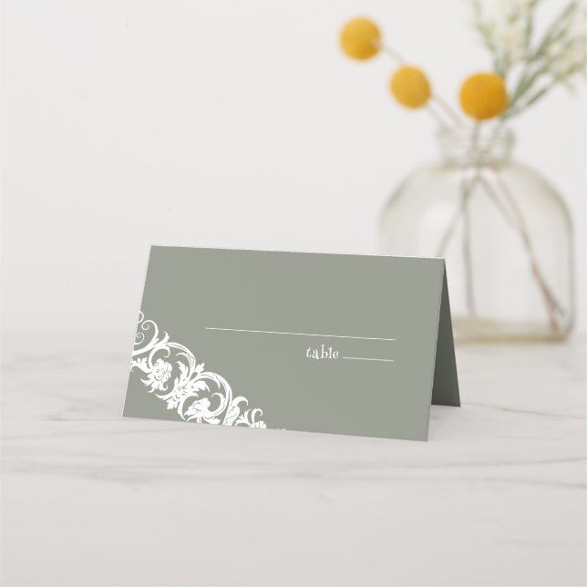 Fun Sage Green Creepy Face Floral Brautparty Platzkarte (Vorderseite)