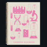 Fun Science Chemistry Laboratory Custom Pink Name Notizbuch<br><div class="desc">Dieses unterhaltsame,  eigens für die Wissenschaft und Chemie konzipierte Notebook ist in Rosa und Weiß gehalten. Personalisieren Sie es mit Ihrem Namen. Tolle Geschenkidee!</div>