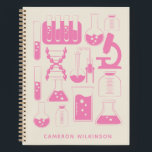Fun Science Chemistry Laboratory Custom Pink Name Notizbuch<br><div class="desc">Dieses unterhaltsame,  eigens für die Wissenschaft und Chemie konzipierte Notebook ist in Rosa und Weiß gehalten. Personalisieren Sie es mit Ihrem Namen. Tolle Geschenkidee!</div>