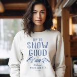 Fun Ski Bachelorette Crew Sweatshirt<br><div class="desc">Das sonnige Sweatshirt mit einem zeichn aus Wintergebirgen, Bäumen, einem Skifahrer, dem humorvollen Sprichwort "bis zum Schnee gut" und einer leicht zu personalisierenden Textvorlage.</div>