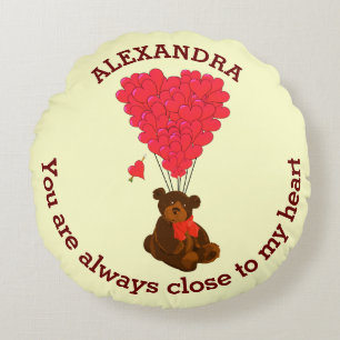 Fun Teddy Bär und rotes Herz personalisiert Rundes Kissen