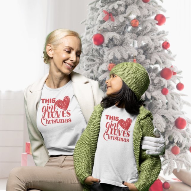 Fun This Girl Lieben Weihnachts Herz Red Text T-Shirt (Von Creator hochgeladen)